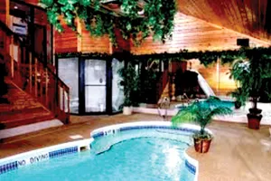 Hồ bơi khách sạn và an toàn vệ sinh