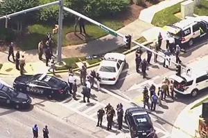 Đã có 5 người thiệt mạng và nhiều người bị thương sau khi một tay súng tấn công vào văn phòng của tòa soạn báo Capital Gazette ở bang Maryland, Mỹ ngày 28-6. Ảnh: Dailymail.