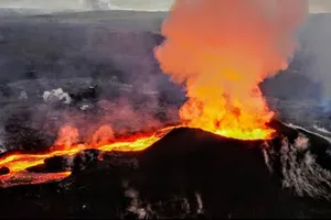 Dung nham phá hủy kết cấu đảo Hawaii