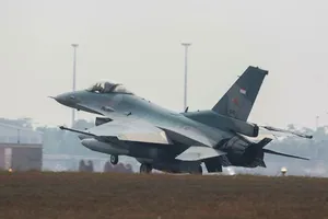 Tiêm kích F-16C của Không quân Indonesia hạ cánh sau khi hoàn thành khoa mục huấn luyện. Ảnh: Bộ Quốc phòng Australia.