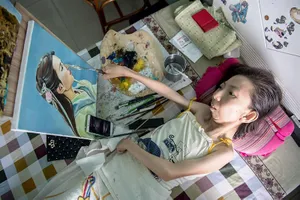 Người phụ nữ tật nguyền mê vẽ tranh