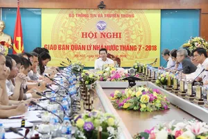 Quyền Bộ trưởng Nguyễn Mạnh Hùng phát biểu chỉ đạo Hội nghị. Ảnh: mic.gov.vn