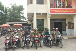 Các thành viên CLBPCTP cùng công an phường xuất phát tuần tra trên địa bàn