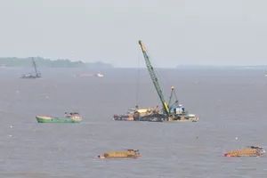 Xử lý nghiêm việc khác thác,   kinh doanh cát trái phép