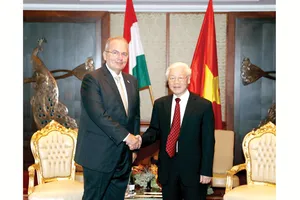 Tổng Bí thư Nguyễn Phú Trọng tiếp Chủ tịch Đảng Công nhân Hungary