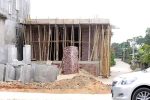 Bí thư Đảng ủy xã xây nhà vi phạm hành lang đường giao thông