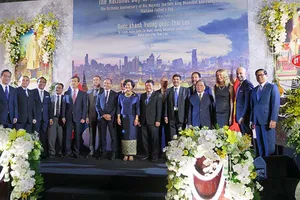 Các đại biểu chụp hình tại buổi lễ  Quốc khánh Thái Lan. Nguồn: VOH 