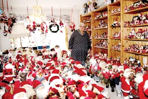 Bộ sưu tập ông già Noel khổng lồ