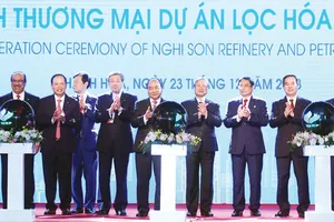 Thủ tướng Nguyễn Xuân Phúc dự Lễ vận hành thương mại Liên hợp Lọc hóa dầu Nghi Sơn  tại Khu Kinh tế Nghi Sơn (Thanh Hóa)