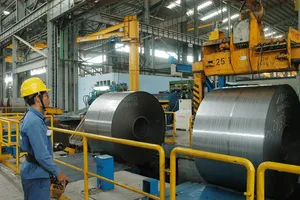 Sản xuất thép cuộn tại tỉnh Bà Rịa - Vũng Tàu                     Ảnh: CAO THĂNG