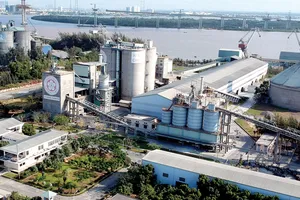 Sản xuất xi măng trong KCN Hiệp Phước     