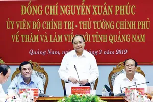 Thủ tướng Nguyễn Xuân Phúc làm việc với cán bộ chủ chốt tỉnh Quảng Nam   Ảnh: TTXVN