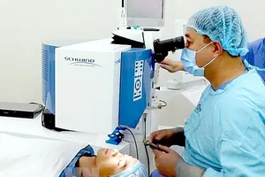 Gel dính chữa lành tổn thương giác mạc