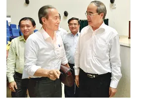 Bí thư Thành ủy TPHCM Nguyễn Thiện Nhân tiếp xúc cử tri quận 3    Ảnh: VIỆT DŨNG