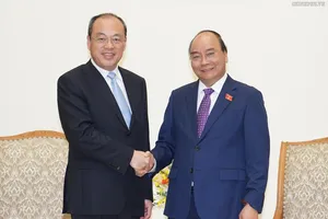 Thủ tướng Nguyễn Xuân Phúc và Tỉnh trưởng Vân Nam, Trung Quốc Nguyễn Thành Phát. Ảnh: VGP