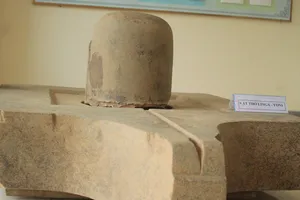 Bộ Linga-Yoni thuộc loại lớn nhất Chămpa hiện nay. Ảnh: Nguyễn Trang