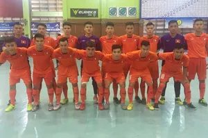 Đội tuyển futsal U.20 Việt Nam chụp ảnh lưu niệm trước trận đấu