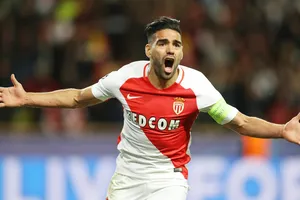Radamel Falcao tìm lại phong độ bùng nổ trong mùa này nhờ công của bác sĩ Eduardo Santos.