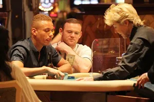 Rooney từng ghé sòng bài cùng West Brown. 
