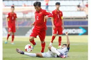 U20 Việt Nam (áo đỏ) trong trận đấu với U20 Honduras