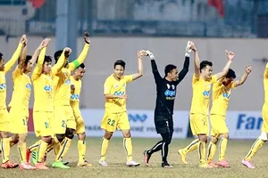 Thanh Hóa dẫn đầu lượt đi sau trận thắng Than Quảng Ninh 1-0. Ảnh: HOÀNG MINH