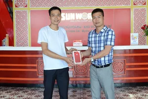 Lộ diện chủ nhân trúng iPhone 7plus đỏ dịp Sinh nhật Sun World Halong Complex