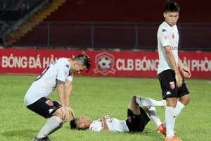 Long An tiếp tục gục ngã kéo dài chuỗi 12 trận thất bại. Ảnh: Minh Hoàng