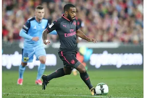 Alexandre Lacazette, tân binh của Arsenal, là một trong những ngôi sao nước ngoài hiếm hoi đến Premier League cho đến lúc này.