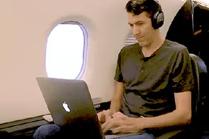 Sử dụng máy bay để đi làm