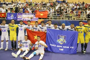 Tập thể Thái Sơn Nam có màn chia tay giải đấu đầy ấn tượng cùng 4.000 khán giả tại sân. Ảnh: Hoàng Hùng ​