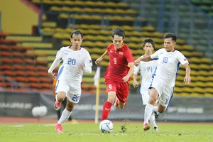 Văn Toàn (giữa) cũng là mắt xích quan trọng trên hàng công Việt Nam. Ảnh: Dũng Phương