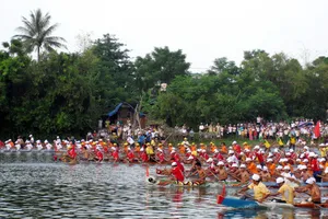 Xuất phát đường đua mừng Tết Độc lập trên quê hương Đại tướng Võ Nguyên Giáp