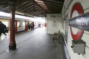 Ga tàu điện ngầm Parsons Green ở London mở cửa trở lại ngày 16-9-2017. Ảnh: AP
