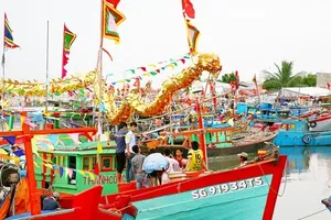Ngư dân chuẩn bị lễ hội Nghinh Ông