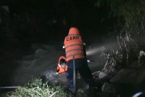 Lực lượng chức năng tổ chức tìm kiếm nạn nhân