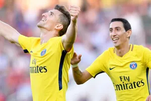 Thomas Meunier (trái) trở thành người hùng của Paris Saint Germain trong trận đấu với Dijon. Ảnh: Ligue 1