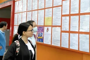 Một số bạn trẻ tìm việc tại  trung tâm giới thiệu việc làm ở TPHCM