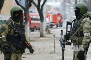 Lực lượng an ninh phong tỏa hiện trường sau vụ xả súng. Ảnh: TTXVN