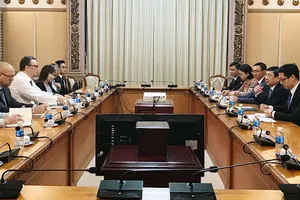 Chủ tịch UBND TPHCM đã tiếp ông Kari Kahiluoto. Ảnh: VOH