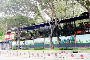 Các nhà hàng bị gỡ bảng hiệu và hoạt động dưới vỏ bọc dịch vụ trong khu Rubik của Phú Hoàng Gia