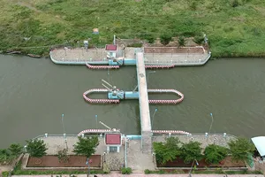 Phay ngăn triều, chống ngập tại quận Thủ Đức, TPHCM. Ảnh: THÀNH TRÍ