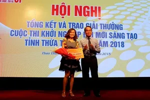 Ứng dụng thủ công mỹ nghệ sản xuất giày đoạt giải nhất
