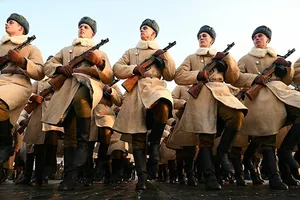 Diễu binh tái hiện sự kiện duyệt binh lịch sử tại Quảng trường Đỏ