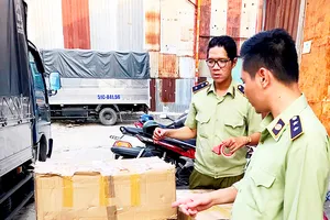 Thu giữ hàng thời trang, mỹ phẩm không rõ nguồn gốc