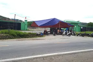 Vụ người dân chặn cổng nhà máy xử lý rác: Chính quyền đối thoại với người dân