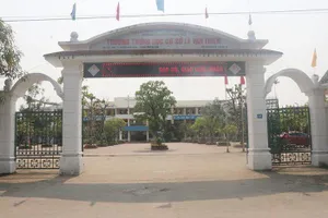 Bác tin đồn thầy giáo làm nữ sinh có bầu