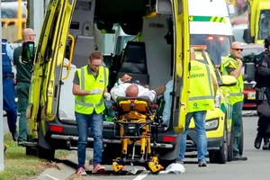 Đưa người bị thương đến bệnh viện