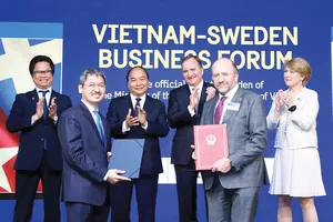 Thủ tướng Nguyễn Xuân Phúc và Thủ tướng Thụy Điển Stefan Löfven chứng kiến lễ trao Biên bản thỏa thuận hợp tác giữa hai nước. Ảnh: TTXVN