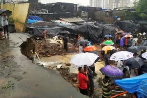 Hiện trường vụ sập tường tại khu vực Pimpripada 