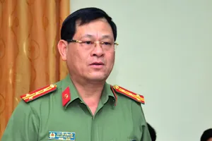 Giám đốc Công an tỉnh Nghệ An Nguyễn Hữu Cầu được thăng quân hàm từ Đại tá lên Thiếu tướng.